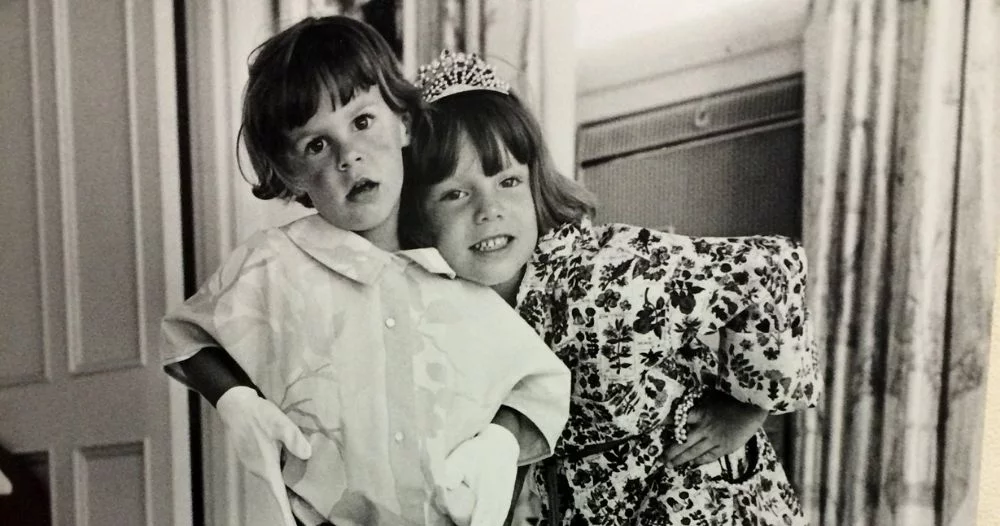 Jamie lee curtis young girl with sister